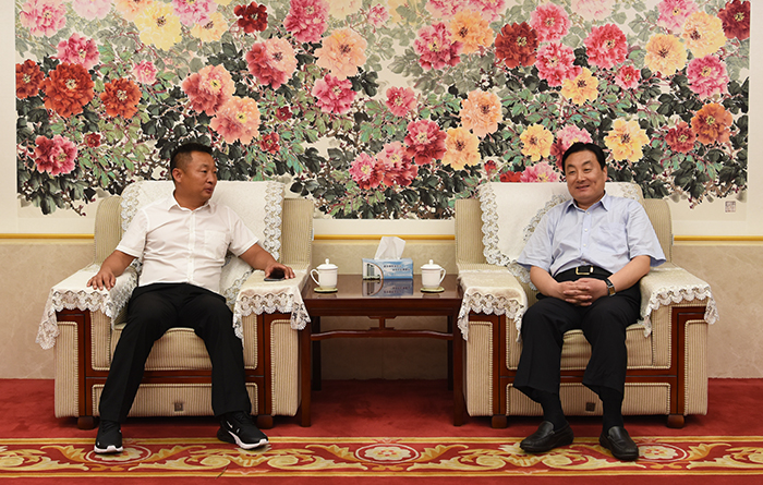 绿城发展集团五莲绿润置业有限公司总经理李美江一行来集团考察交流(图1)