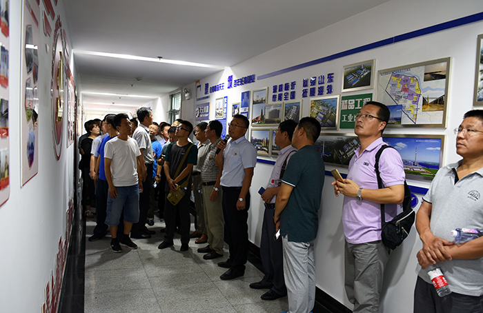 日照市经信委组织非公企业相关人员到十一公司参观学习党建工作情况(图2)