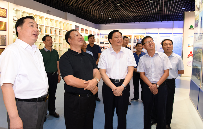中国施工企业管理协会会长曹玉书到集团视察指导(图3)