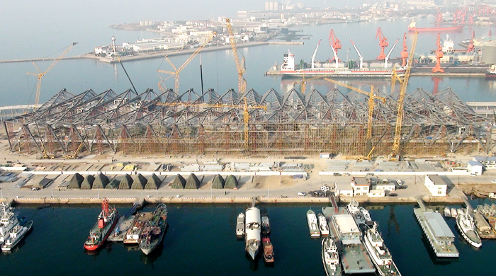 青岛邮轮母港客运中心钢结构施工(图1)