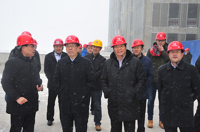 市委书记王玉君到集团施工的市委党校新校工程现场视察(图1) 市委书记王玉君到集团施工的市委党校新校工程现场视察(图1)