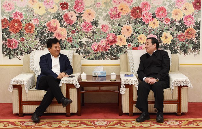 市委副书记郑德雁到集团调研(图1) 市委副书记郑德雁到集团调研(图1)