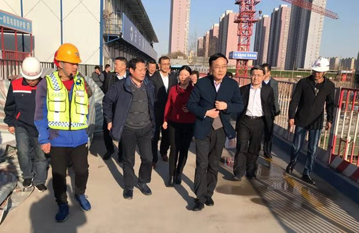 合肥市政府观摩团到集团施工的旭辉·中睿府工程考察(图1) 合肥市政府观摩团到集团施工的旭辉·中睿府工程考察(图1)