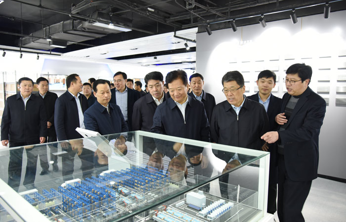 市委书记王玉君等领导到六公司施工的华为大数据中心视察(图2) 市委书记王玉君等领导到六公司施工的华为大数据中心视察(图2)
