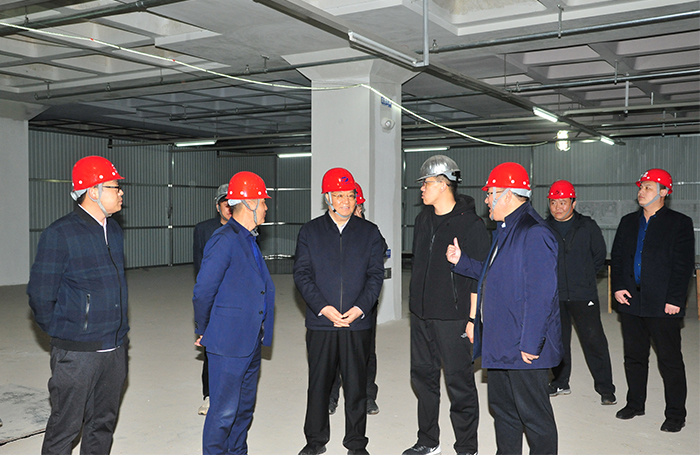 张桂玉董事长到临沂市区部分施工现场视察(图1) 张桂玉董事长到临沂市区部分施工现场视察(图1)