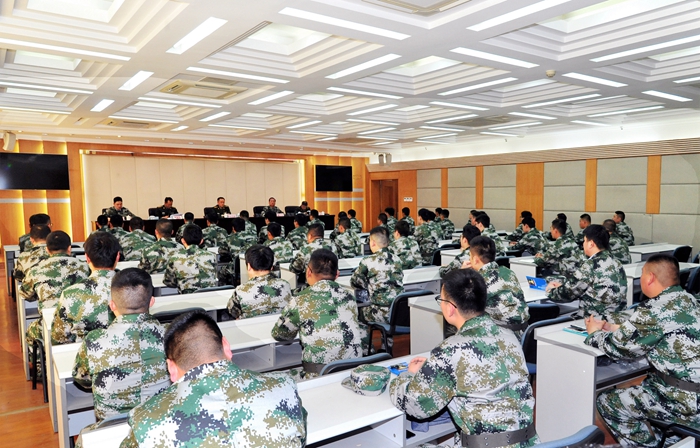 兰山区区委常委、人武部部长王志胜到集团进行基干民兵点验工作(图1)