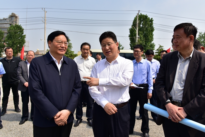 市长孟庆斌到集团绿色建筑科技西部产业园项目视察(图1) 市长孟庆斌到集团绿色建筑科技西部产业园项目视察(图1)