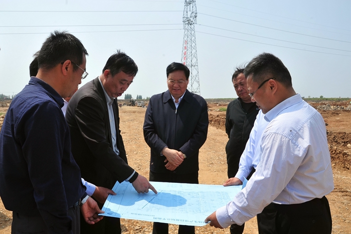 市长孟庆斌到集团绿色建筑科技西部产业园项目视察(图2) 市长孟庆斌到集团绿色建筑科技西部产业园项目视察(图2)