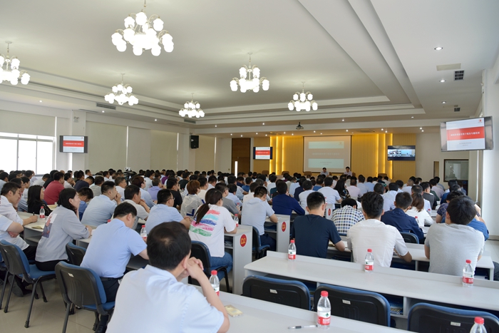 集团举办“减税降费”新政培训班(图1)