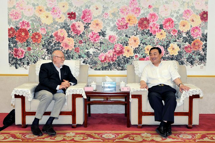 西班牙OSA绿色可持续建筑设计公司总裁弗朗西斯科一行到集团考察交流(图1) 西班牙OSA绿色可持续建筑设计公司总裁弗朗西斯科一行到集团考察交流(图1)