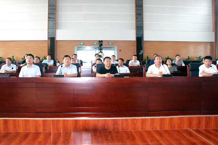 集团召开施工现场扬尘治理专题会(图1) 集团召开施工现场扬尘治理专题会(图1)
