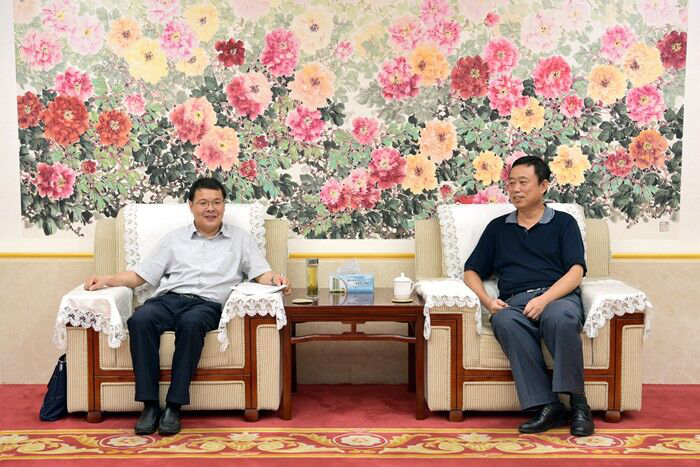 兰山区委副书记、组织部部长李春仲一行到集团调研党建工作(图1) 兰山区委副书记、组织部部长李春仲一行到集团调研党建工作(图1)