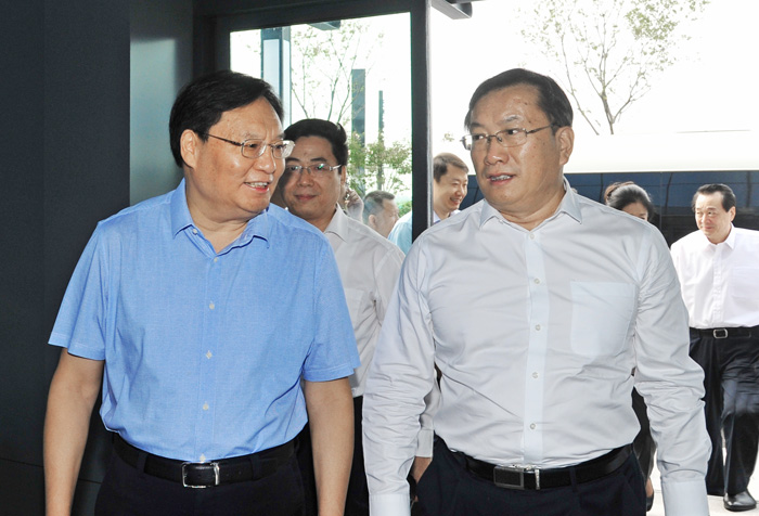 张桂玉董事长出席济南国际医学科学中心第二批重点项目集中开工活动(图1)