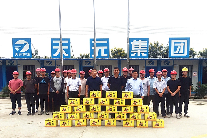 集团领导中秋节期间慰问施工生产一线员工(图2)