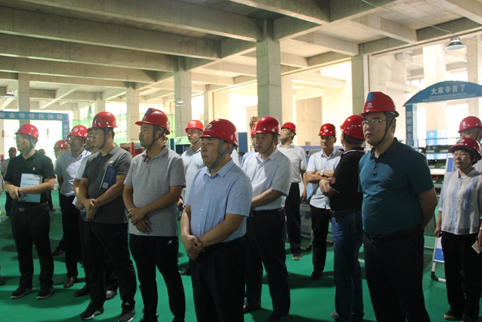 集团组织施工现场观摩学习交流活动(图1) 集团组织施工现场观摩学习交流活动(图1)
