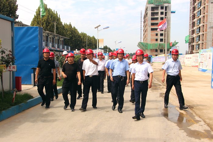 集团组织施工现场观摩学习交流活动(图2) 集团组织施工现场观摩学习交流活动(图2)