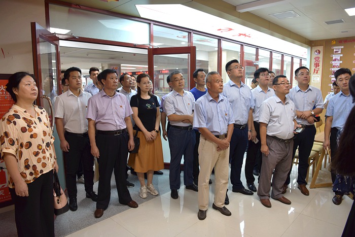 集团组织党员干部到金雀山街道办事处党员政治生活馆参观学习(图1) 集团组织党员干部到金雀山街道办事处党员政治生活馆参观学习(图1)