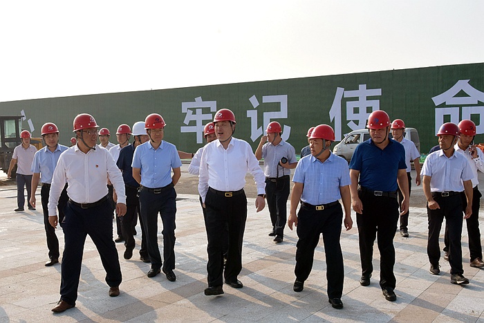 集团总裁刘军国庆节到施工一线慰问(图1) 集团总裁刘军国庆节到施工一线慰问(图1)