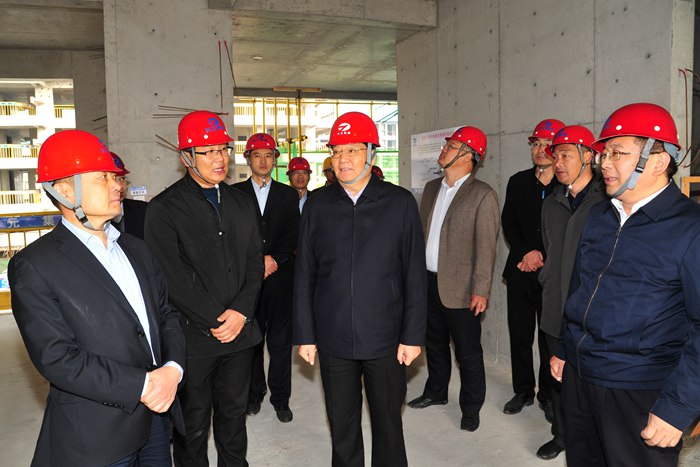 张桂玉董事长到青岛部分施工现场视察(图4) 张桂玉董事长到青岛部分施工现场视察(图4)