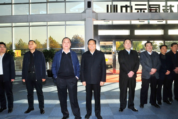 集团领导到临工集团参观学习(图1) 集团领导到临工集团参观学习(图1)