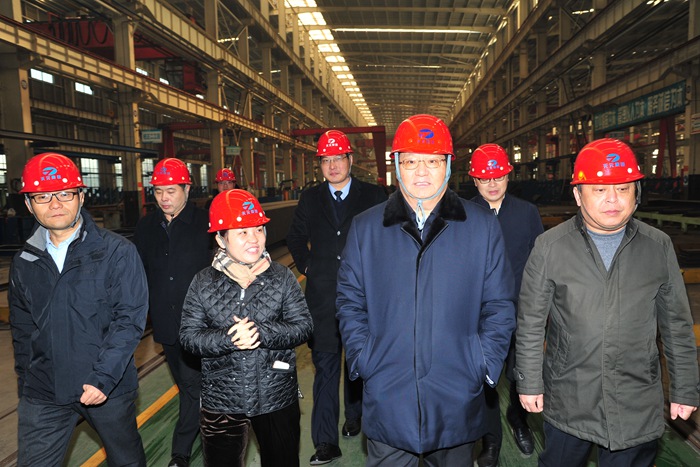 张桂玉董事长到工业公司、十一公司视察(图1) 张桂玉董事长到工业公司、十一公司视察(图1)