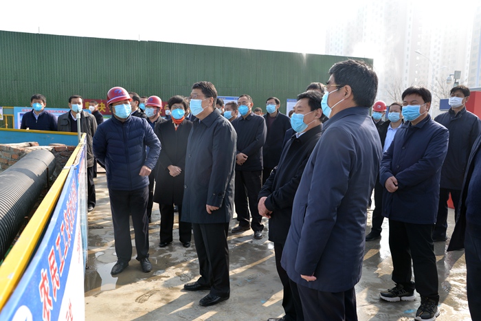 市委书记王玉君到集团施工的北城二期PPP学校项目调研(图1)