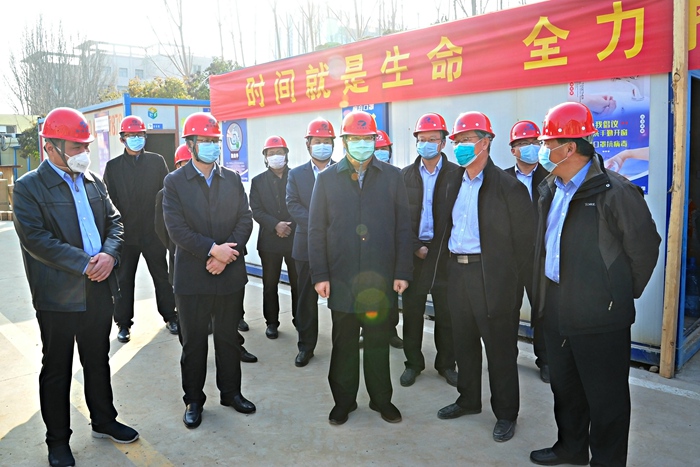 市委书记王玉君到市人民医院东医疗区疫情防控负压病房工程视察(图3)