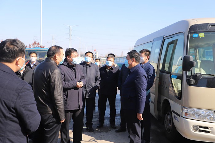 高新区党工委书记、管委会主任刘纪民到天元绿色建筑科技生产项目调研(图1)