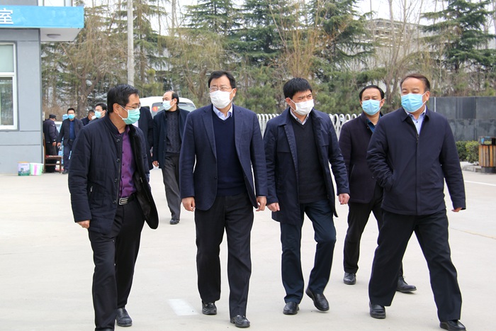 河东区区长姚运明到机械公司指导疫情防控和复工生产工作(图1)
