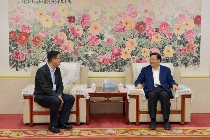 建设银行临沂分行行长吴伟一行到集团参观交流(图1) 建设银行临沂分行行长吴伟一行到集团参观交流(图1)