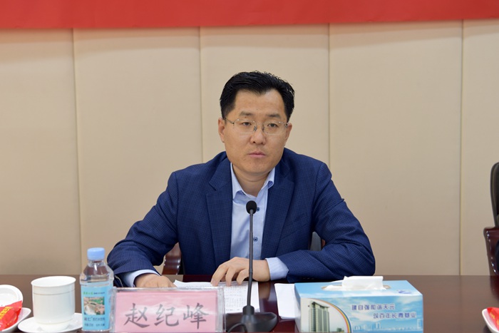 集团召开“横向打擂台、纵向抓攻坚”活动启动会议(图1) 集团召开“横向打擂台、纵向抓攻坚”活动启动会议(图1)