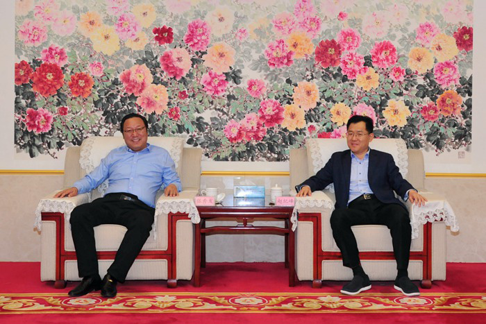 经开区党工委委员、管委会副主任张秀发到集团座谈交流(图1)