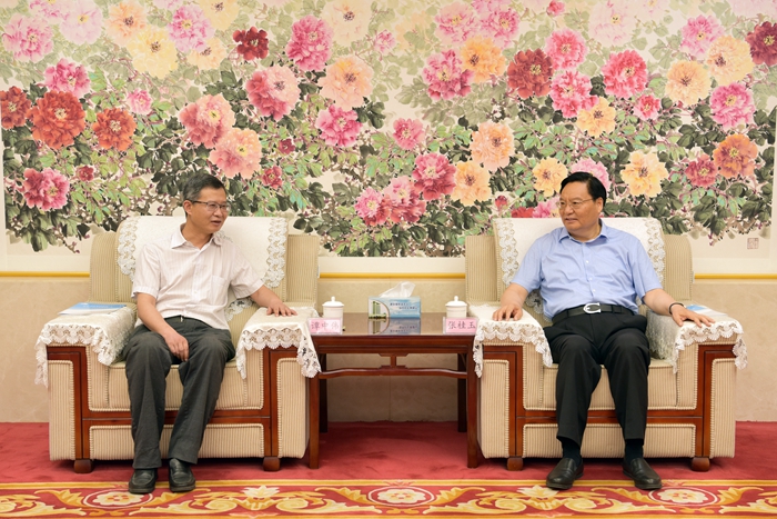 省税务局党委委员、总审计师谭中伟到集团调研交流(图1) 省税务局党委委员、总审计师谭中伟到集团调研交流(图1)