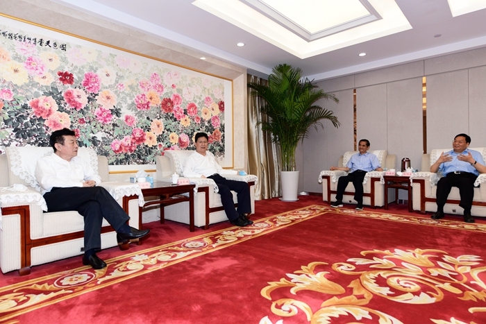 省人大常委会党组书记、副主任于晓明到集团调研(图1) 省人大常委会党组书记、副主任于晓明到集团调研(图1)