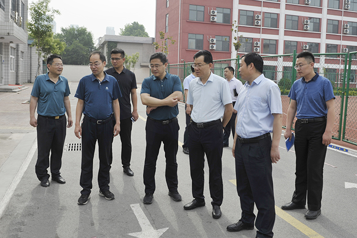 集团总裁赵纪峰到建筑技校调研(图2)