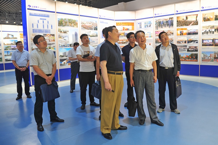 市政府研究室、市住建局联合调研组一行到集团调研(图2) 市政府研究室、市住建局联合调研组一行到集团调研(图2)