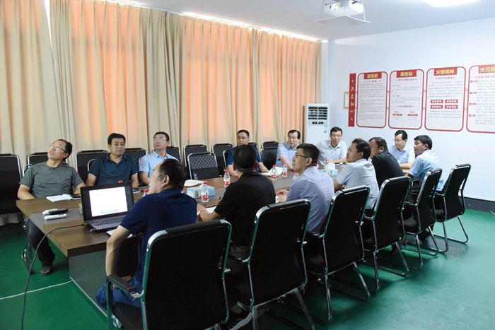 集团总裁赵纪峰到河东工业园片区一期综合开发建设项目视察(图2)