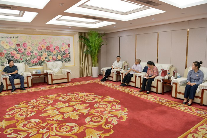 市派兰山区“红领书记”第一临时党支部到集团观摩(图1) 市派兰山区“红领书记”第一临时党支部到集团观摩(图1)