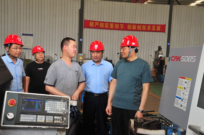 张桂玉董事长到北京东路及部分园区视察(图2) 张桂玉董事长到北京东路及部分园区视察(图2)