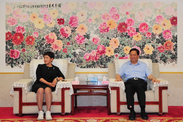 财政部山东监管局李淑英处长到集团走访全国人大代表(图1) 财政部山东监管局李淑英处长到集团走访全国人大代表(图1)