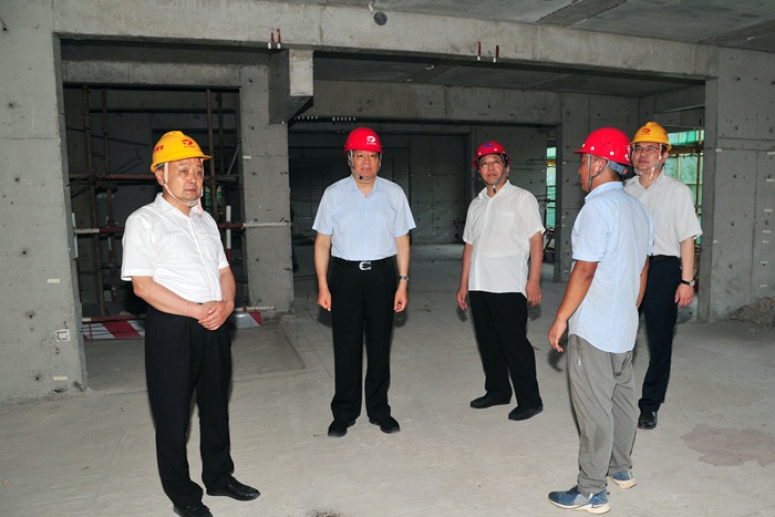 张桂玉董事长到青岛区域市场视察(图2) 张桂玉董事长到青岛区域市场视察(图2)