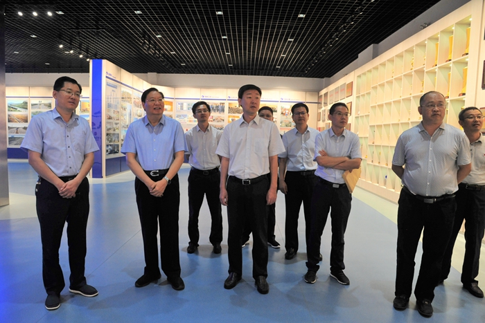 省住建厅副厅长张晓海到集团调研(图1) 省住建厅副厅长张晓海到集团调研(图1)