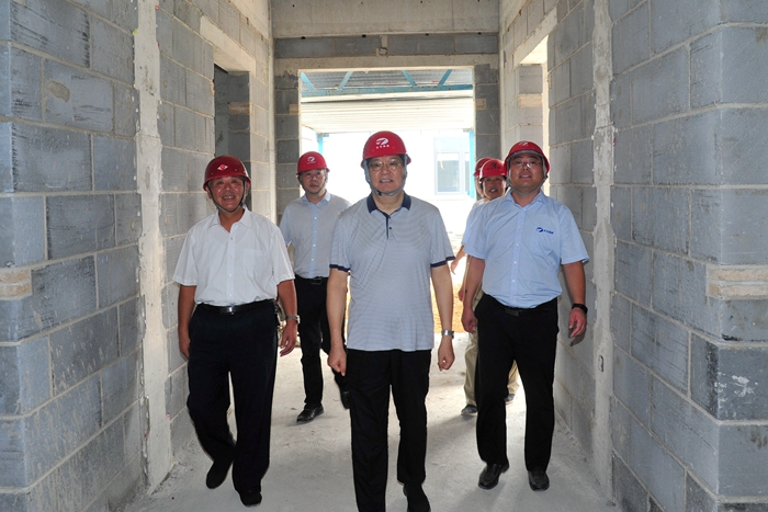 张桂玉董事长到集团路桥仓储基地和西部产业园视察(图1) 张桂玉董事长到集团路桥仓储基地和西部产业园视察(图1)