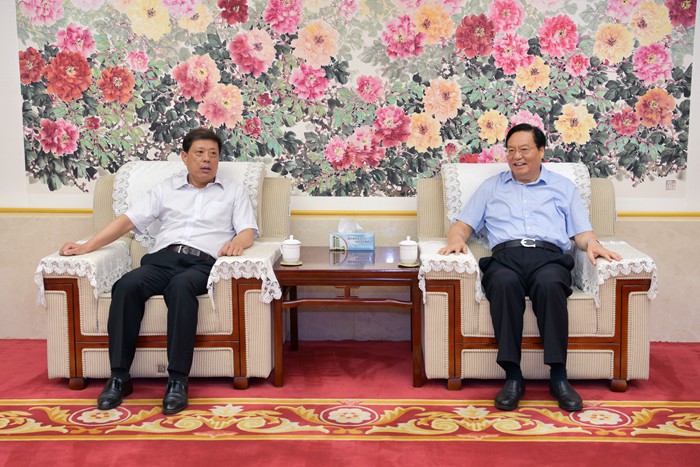 市委书记王安德到集团调研(图1) 市委书记王安德到集团调研(图1)
