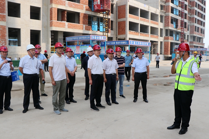 临沂市工程质量安全文明观摩会在集团工程现场举行(图1) 临沂市工程质量安全文明观摩会在集团工程现场举行(图1)