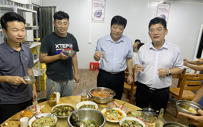集团领导“双节”期间慰问施工生产一线员工(图12)