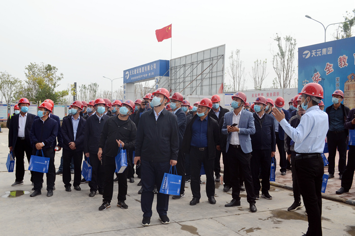 济南区域公司开展施工现场观摩学习交流活动(图1) 济南区域公司开展施工现场观摩学习交流活动(图1)
