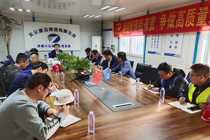 集团总裁赵纪峰到建鲁时代广场工程视察(图2)