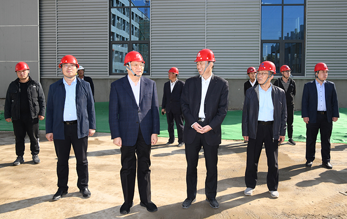 张桂玉董事长到集团路桥仓储基地和西部产业园视察(图1) 张桂玉董事长到集团路桥仓储基地和西部产业园视察(图1)