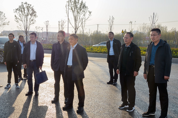 省建设工会主席薛希法一行到集团调研(图1) 省建设工会主席薛希法一行到集团调研(图1)